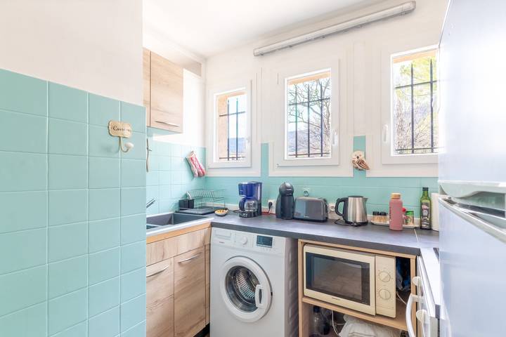 Gîte pour 4 personnes, avec terrasse ainsi que jardin et piscine à Peymeinade - 3