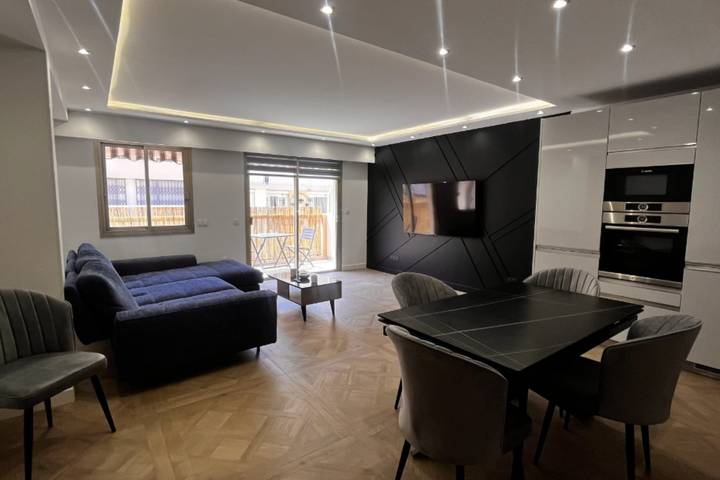 Gîte pour 4 personnes, avec balcon, adapté aux familles dans Plage de Juan-les-Pins - 3