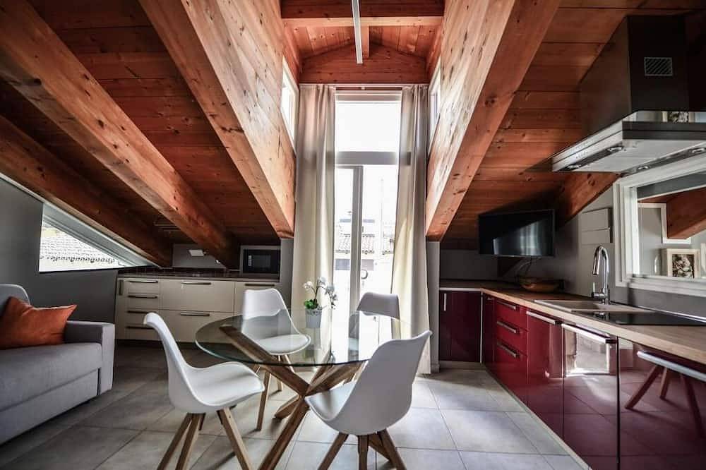 Apartamento entero, Luxury apartment in the very center, but quiet and private in La Morra (Italia), Langhe