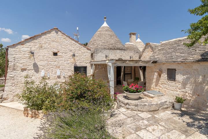 Trullo für 4 Personen, mit Whirlpool und Garten in Süditalien