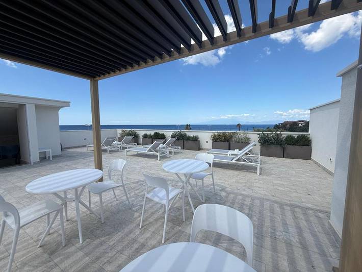 Location de vacances pour 2 personnes, avec Terrasse ainsi que Jardin et Vue à Melito di Porto Salvo - 4