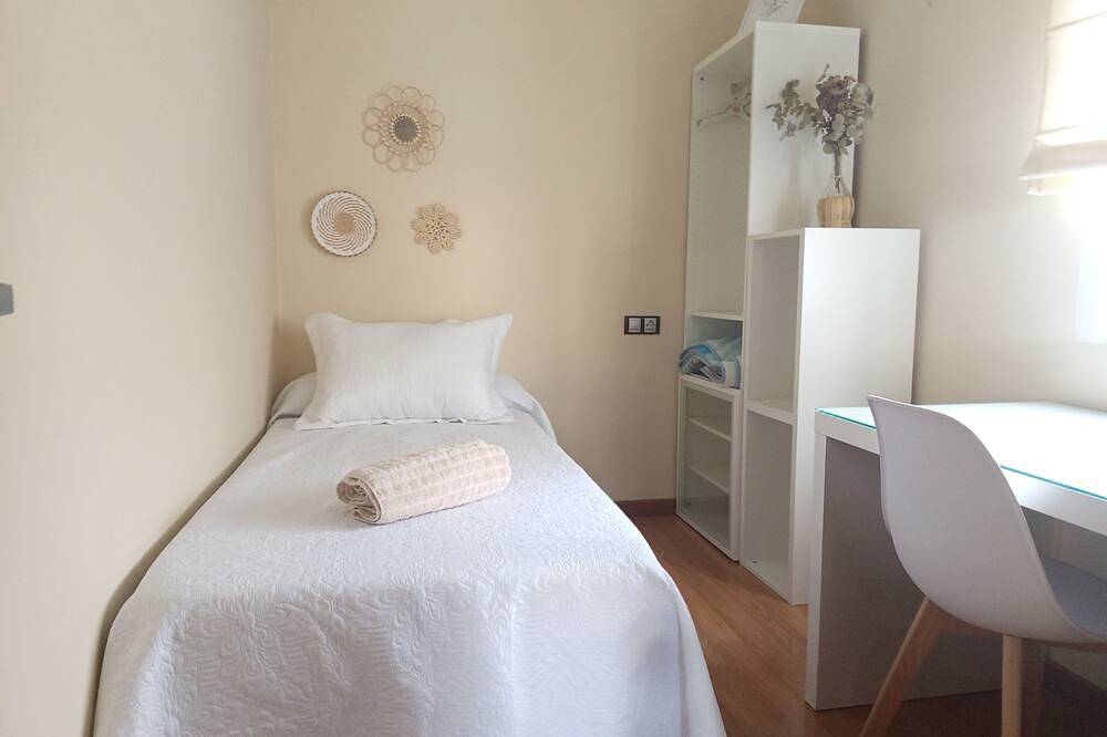 Entire apartment, Tourist lodging \"Los Naranjos\". in Almodóvar del Río, Córdoba Province