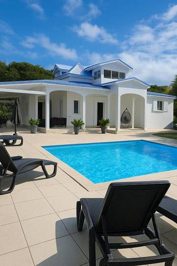 Location de vacances pour 9 personnes, avec vue ainsi que piscine et jardin à Morne-à-l'Eau