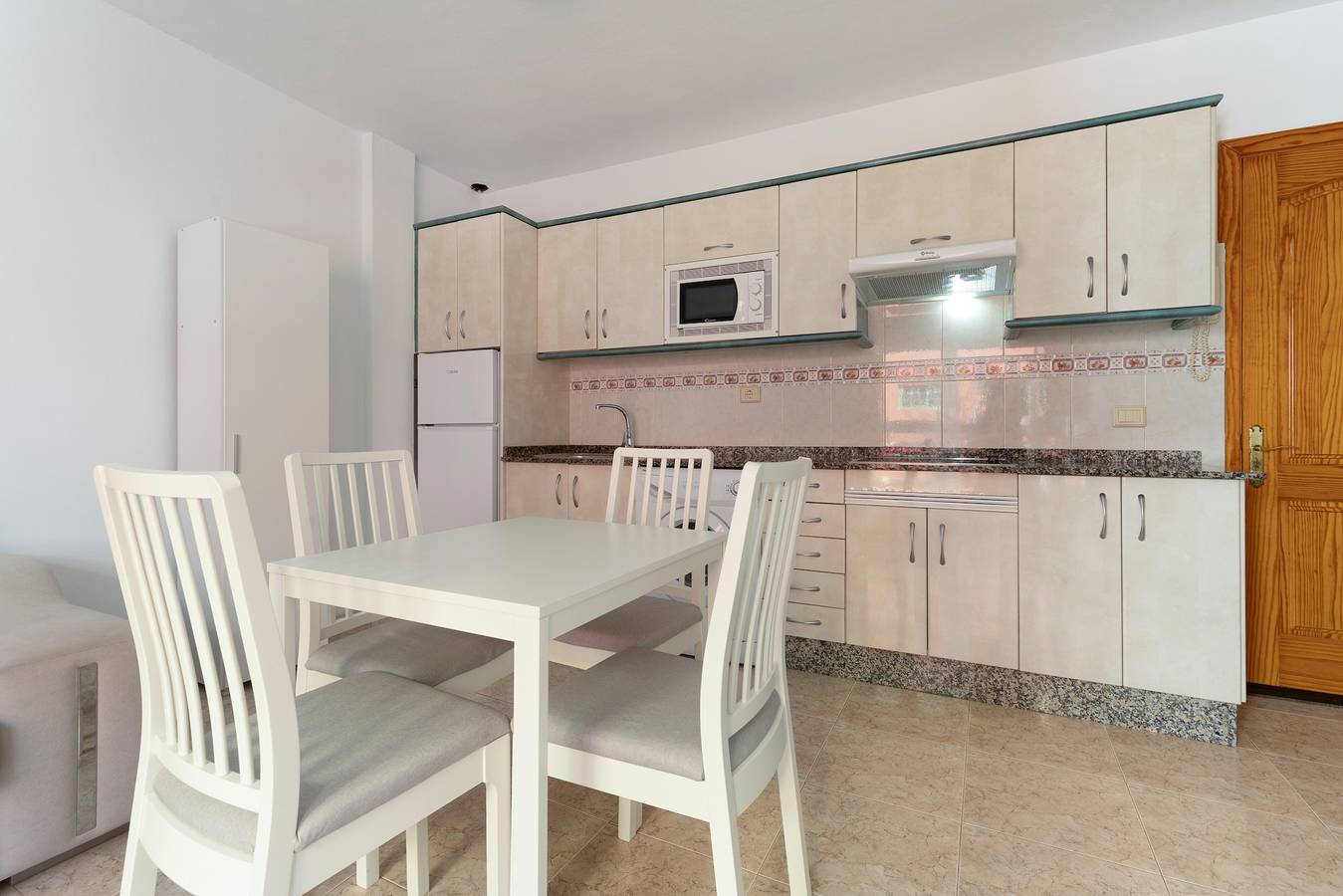 Apartamento inteiro, Férias 'Familia De Vacaciones' com Wi-Fi in Playa Morro Jable, Pájara