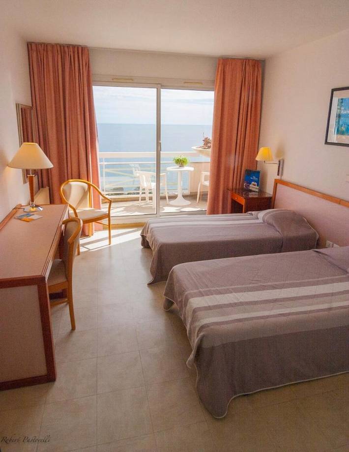 Parc de vacances pour 2 personnes, avec jardin ainsi que vue et piscine, animaux acceptés sur la Côte d'Azur - 2