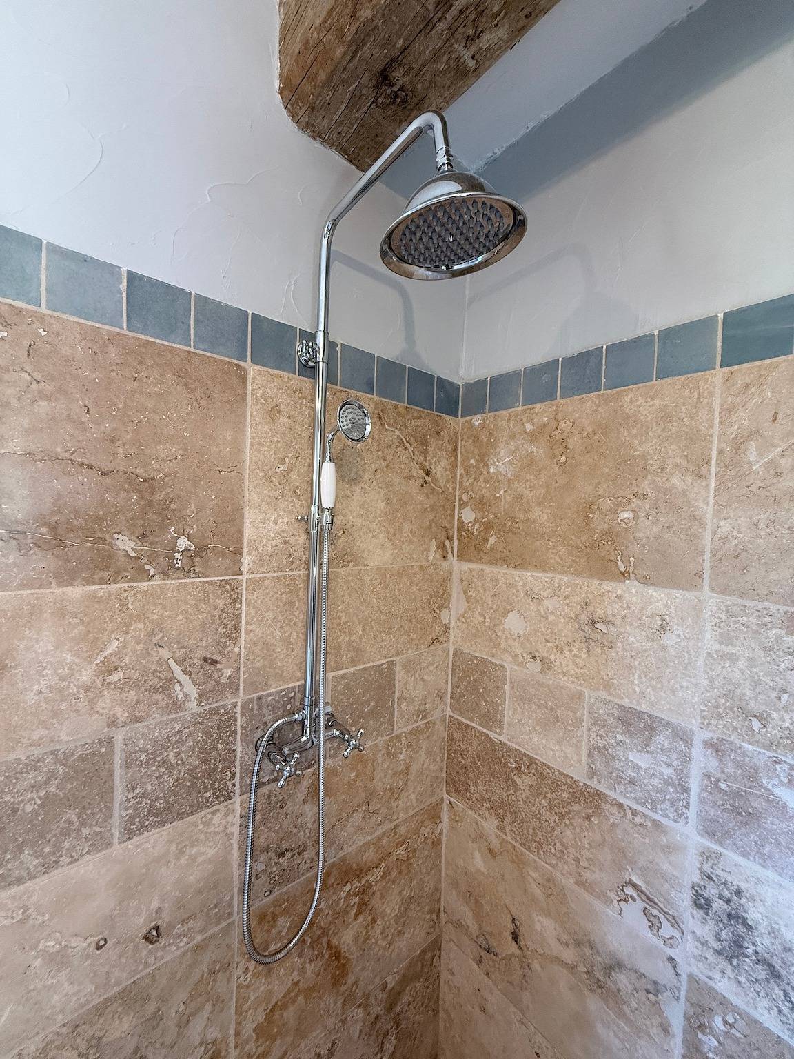 Appartement entier, Gite dans les vignes Abtrus Au Mas Des Armouriers, avec piscine in Violès, Vaucluse