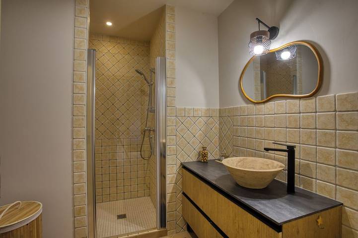 Maison Proche de Sarlat, au Pied du Château de Monfort in Vitrac, Périgord Noir