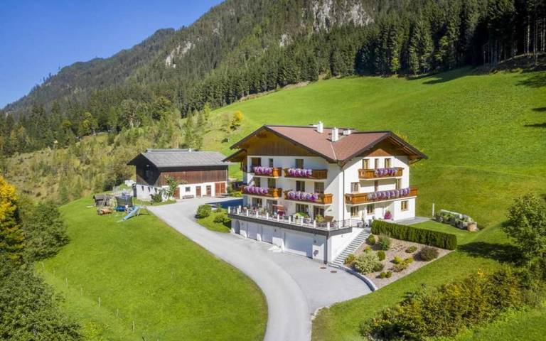 Ferienwohnung für 4 Personen, mit Garten und Ausblick in Flachau - 2