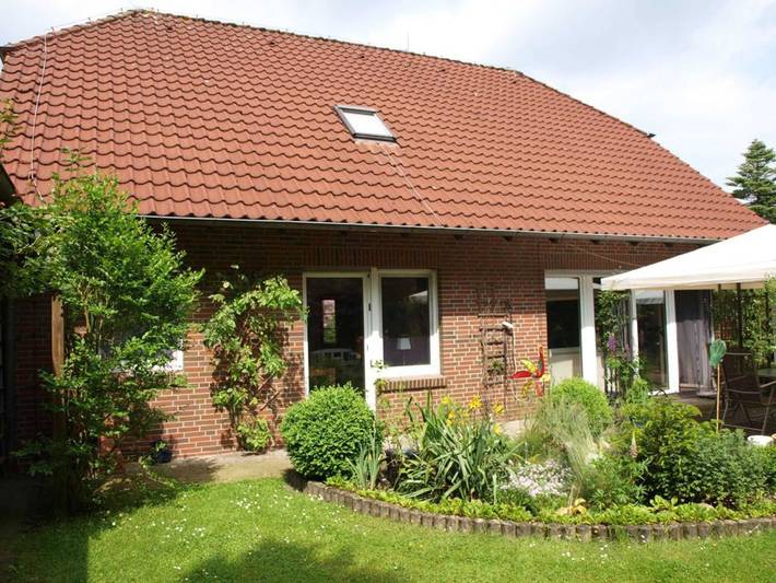 Ferienhaus für 9 Personen, mit Terrasse und Garten in Wiefelstede