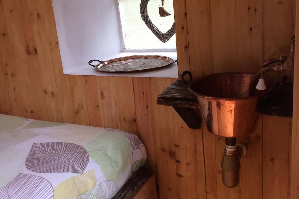 Mellow Mountain Eco Retreat exclusive use with Tipi, wood burning Hot Tub, Sauna in Wrexham region