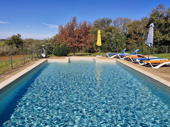 Location de vacances pour 11 personnes, avec jardin et vue ainsi que terrasse et piscine, animaux acceptés à Jayac - 4