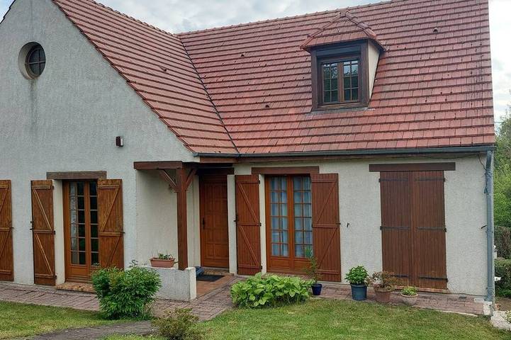 Location de vacances pour 8 personnes, avec Terrasse et Jardin à Meaux