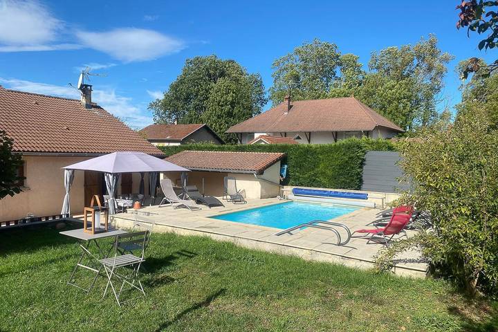 Gîte pour 6 personnes, avec Terrasse ainsi que Jardin et Piscine