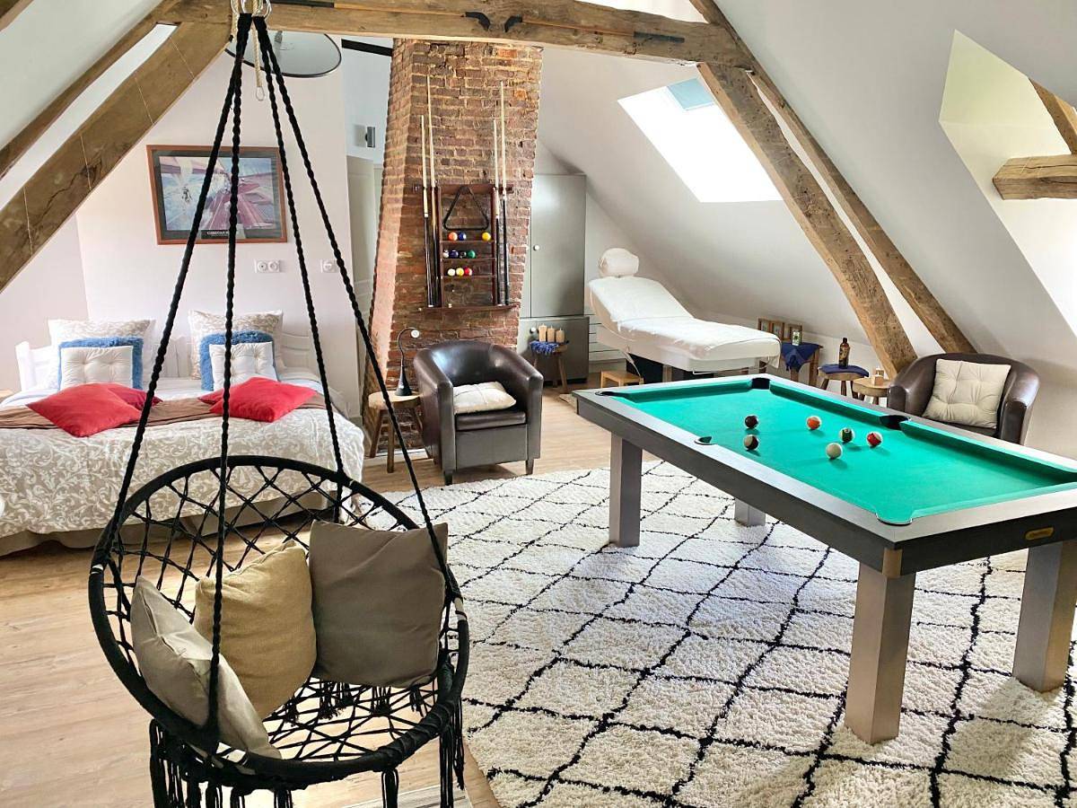 Appartement entier, Loft Romantique - Balnéo - Billard - Massage in Verton, Région de Montreuil