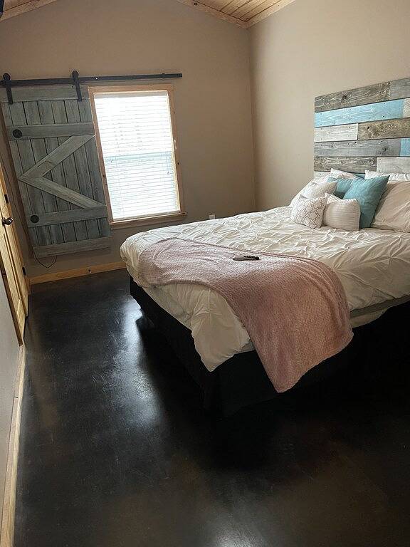 Come \"catch\" memories: 3 bdrm barndo w covered parking for boats & Rv hookup in Sam Rayburn Reservoir