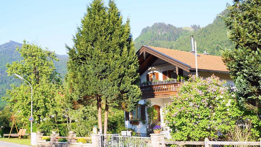 Ferienwohnung für 2 Personen, mit Garten und Balkon in Sachrang