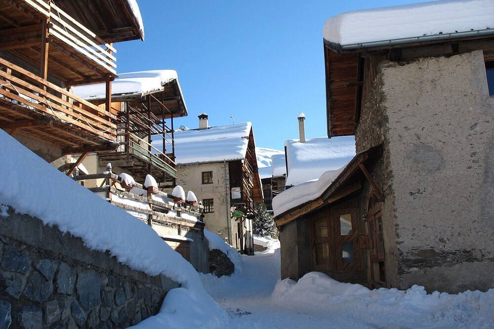 Luxurious mountain chalet in Saint-Veran for 10 people, 4 bedrooms in Saint-Véran, Queyras