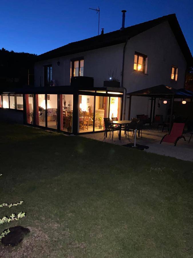 Appartement de vacances pour 4 personnes, avec Jacuzzi et Terrasse ainsi que Jardin et Piscine