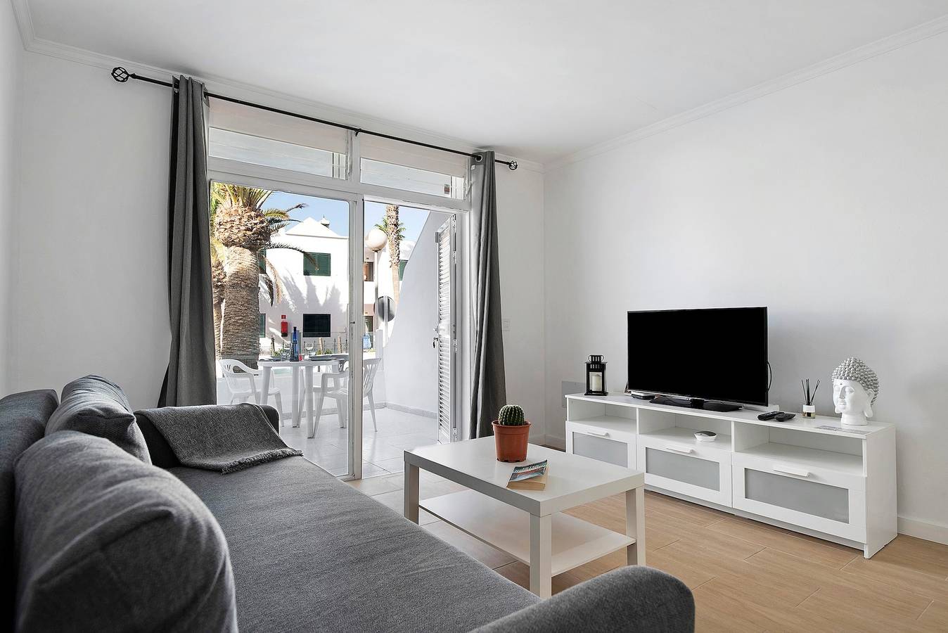 Entire apartment, Apartment "Ianoa" close to the Beach with Terrace & Wi-Fi in Puerto del Carmen, Tías