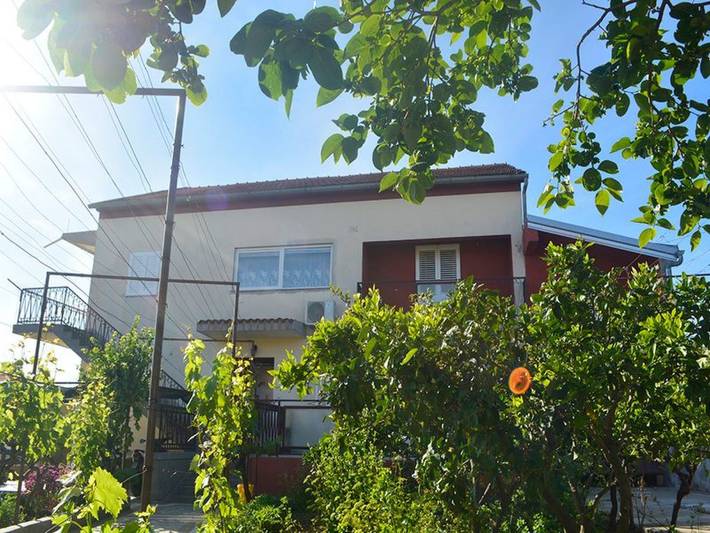 Gîte pour 2 personnes, avec Balcon ainsi que Terrasse et Jardin à Bibinje
