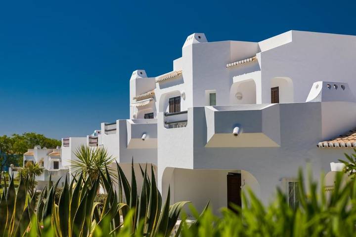 Bungalow para 6 personas, con piscina para niños además de piscina y jardín en Albufeira