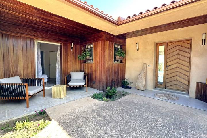 Location de vacances pour 8 personnes, avec terrasse ainsi que jardin et piscine, adapté aux familles à Zonza - 2