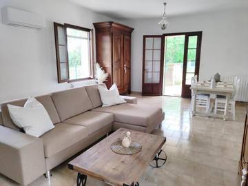 Cottage pour 4 personnes, avec vue et jardin à Blauzac
