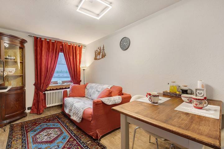 Hel lejlighed, Casa Gardenia Apartment with Mountain View, Private Terrace and Wi-Fi in Rochefort (Arvier), Comune di Arvier