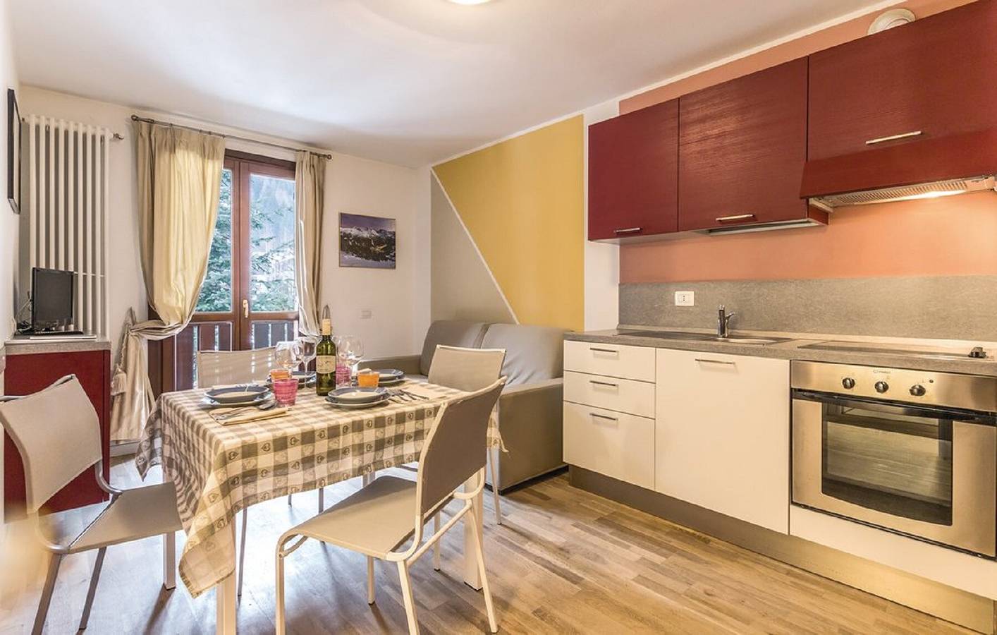 Ganze Wohnung, Ferienwohnung 'Rosa delle Dolomiti Bilocale1' mit Bergblick & gemeinsamer Sauna in Carisolo, Adamello-Presanella-Alpen