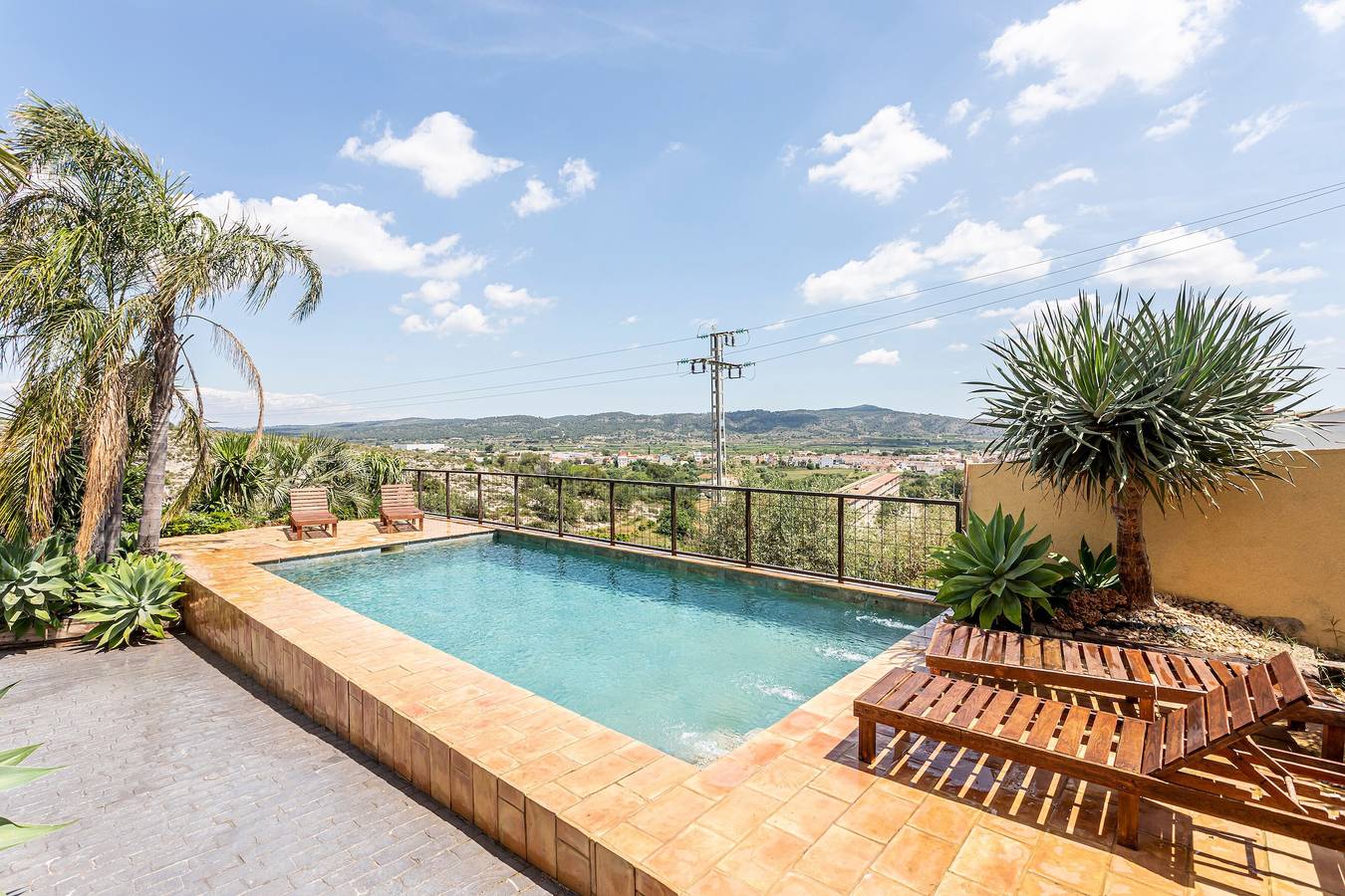 Villa 'Masai' con piscina privada, Wi-Fi y aire acondicionado in Llombay, Provincia de Valencia
