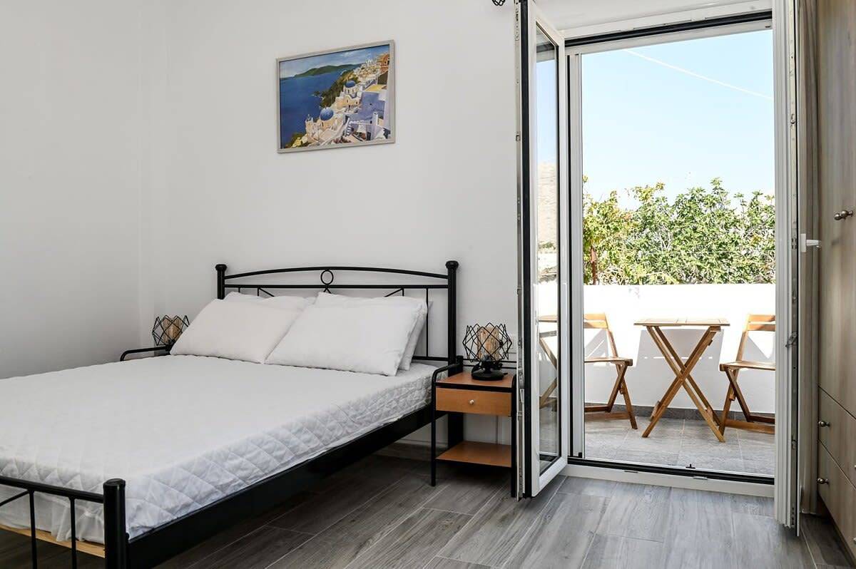 Entire studio, Santorini Life Vibrant Studio Only 50m from the Beach in Perivolos Beach, Perissa