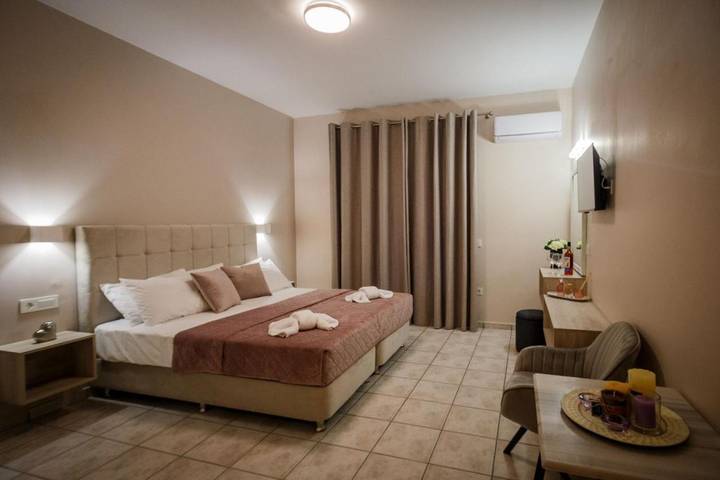 Appart’hôtel pour 2 personnes, avec Balcon et Terrasse ainsi que Piscine et Vue