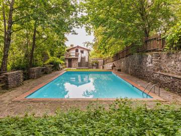 Gîte pour 5 personnes, avec piscine et terrasse, animaux acceptés à Piteglio