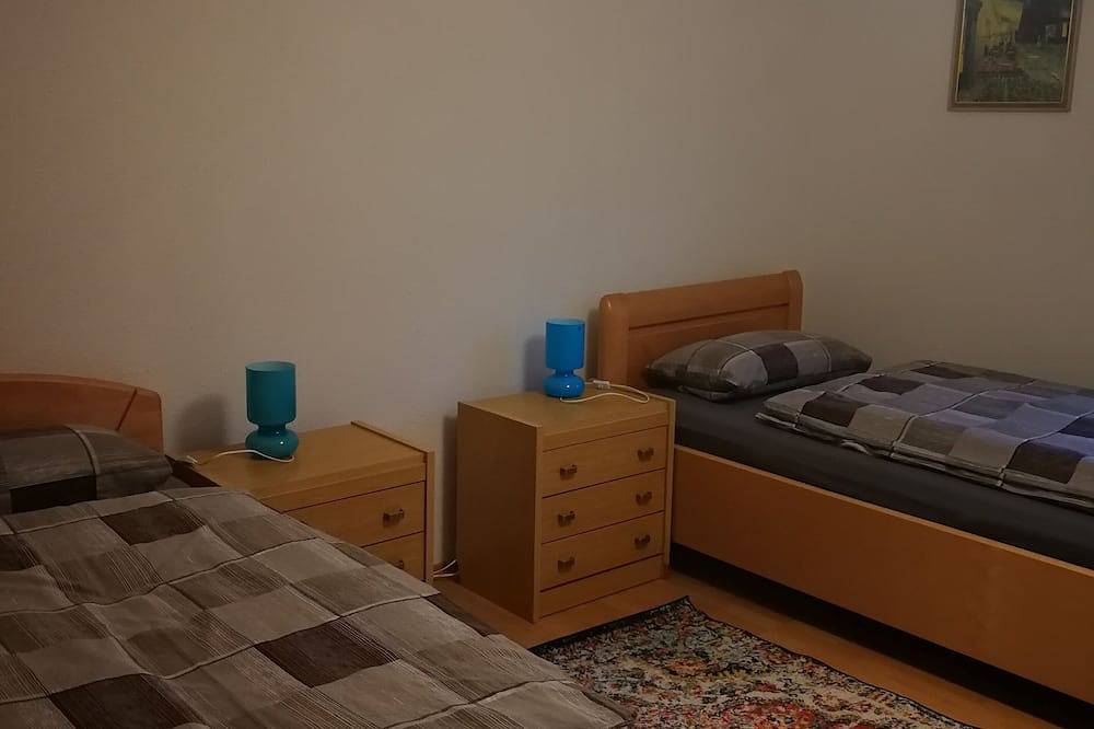 Ganze Wohnung, Ferienwohnung/monteurwohnung für 1-5 Personen mit Balkon in Neustadt bei Coburg, Oberes Maintal - Coburger Land