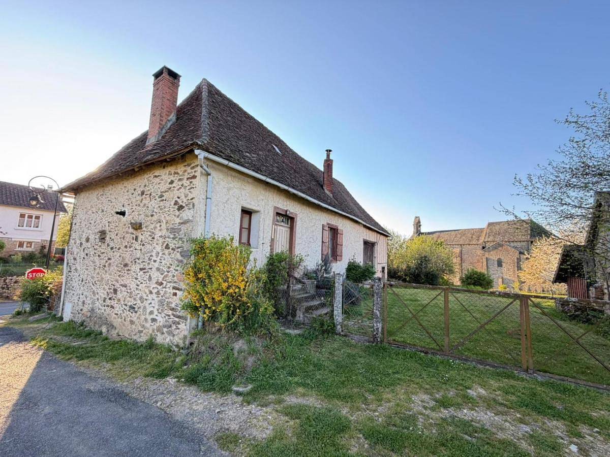 Appartement entier, One-Bedroom Apartment in Arnac-Pompadour, Région de Brive-la-Gaillarde