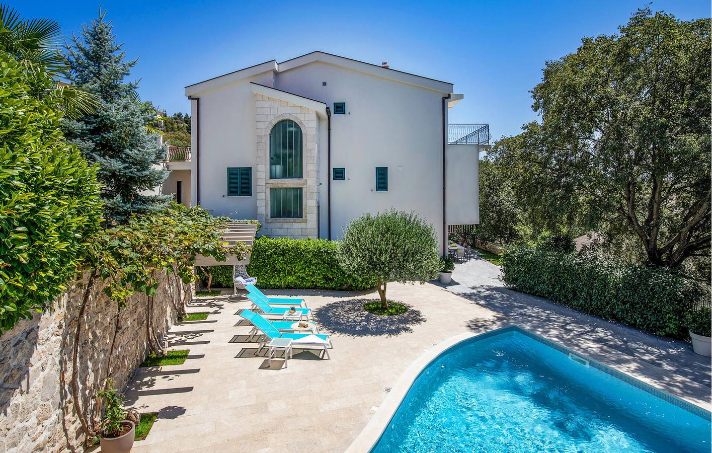 Stilvolle Ferienwohnung mit Pool und WLAN, nur wenige Schritte vom Stadtzentrum von Vrgorac entfernt in Vrgorac, Makarska Riviera