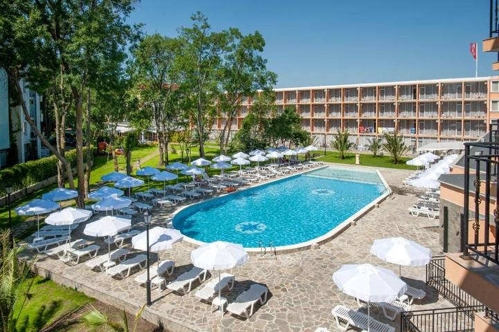 Hôtel pour 2 personnes, avec jardin et jacuzzi ainsi que bassin pour enfant et piscine