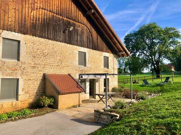 Gîte pour 10 personnes, avec jardin à Pierrefontaine-les-Varans