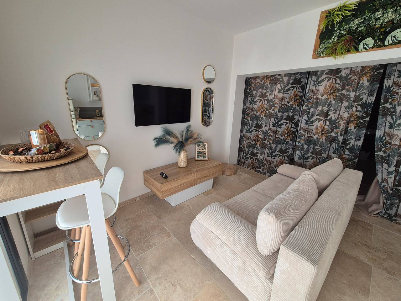 Apartamento entero, Apartamento 'Une Parenthèse En Luberon' con Jardín Privado, Wi-Fi y Aire Acondicionado in Taillades, Parque natural regional del Luberon