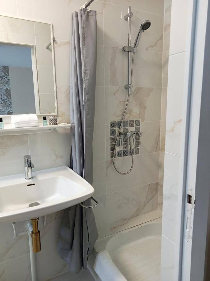 Hôtel pour 2 personnes, avec Terrasse et Jardin à Lugos - 4
