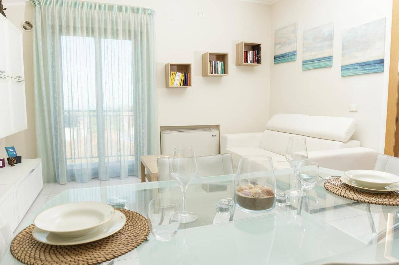 Geheel appartement, Apartment with Sea View in Petacciato, Adriatische Kust Molise