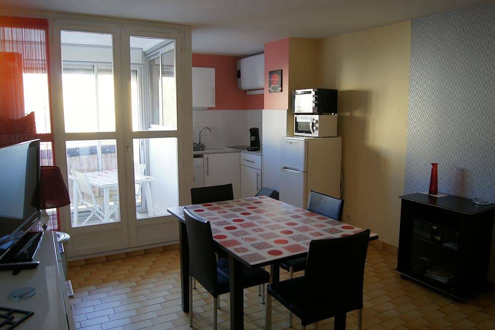 Appartement entier, Lara 1 - Grand T2 Loggia Parking privatif Près port, plage, Ile Loisirs in Cap d'Agde, Agde
