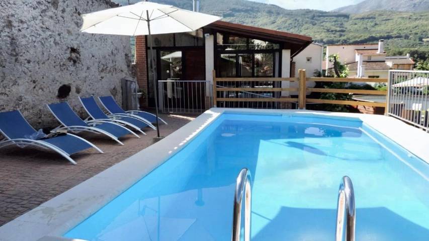 Chalet para 10 personas, con terraza además de jardín y piscina en Valle del Jerte