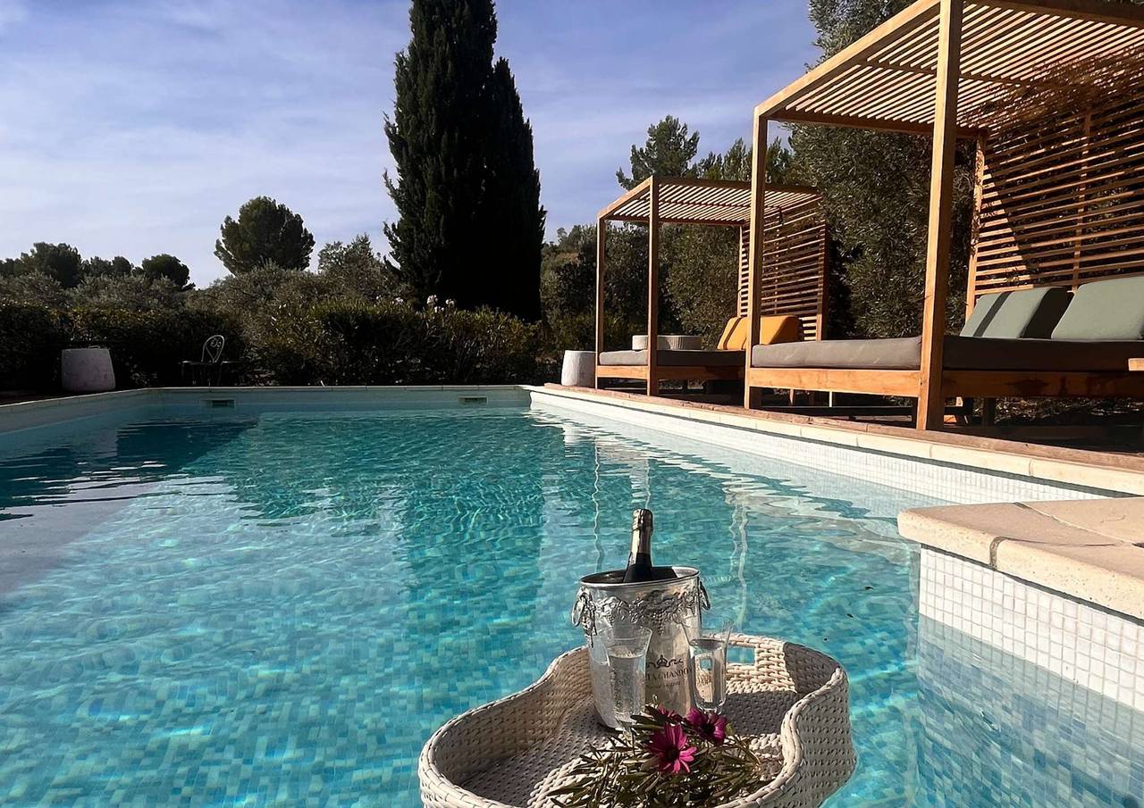 Luxury  country house, Mouriès, Alpilles, big plot, intimate pool area. in Mouriès, Region de Arles