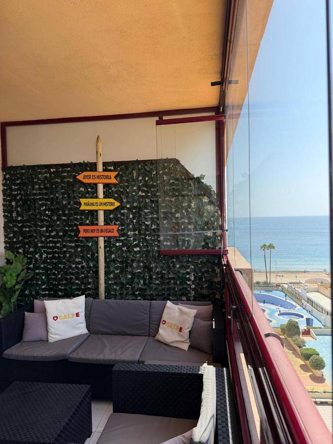 Appart’hôtel pour 4 personnes, avec vue sur le lac et jardin ainsi que piscine et vue