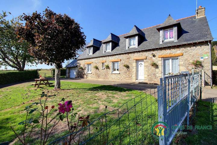 Gîte pour 6 personnes, avec Terrasse et Jardin à Peillac