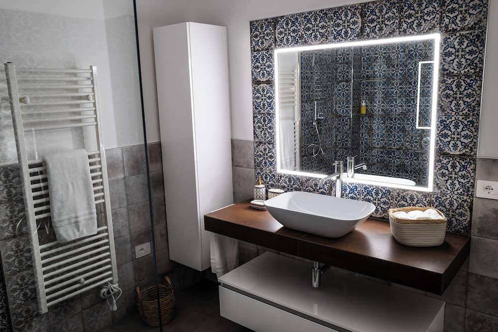 Entire apartment, Modern apartment with sea views, top furnishings and private parking space in Capo d'Orlando, Messina Province