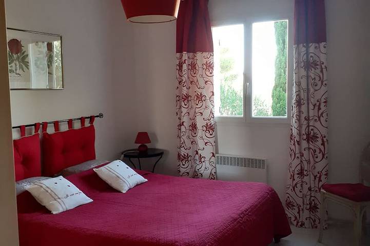 Location de vacances pour 6 personnes, avec piscine ainsi que jardin et jacuzzi à Rochegude - 3