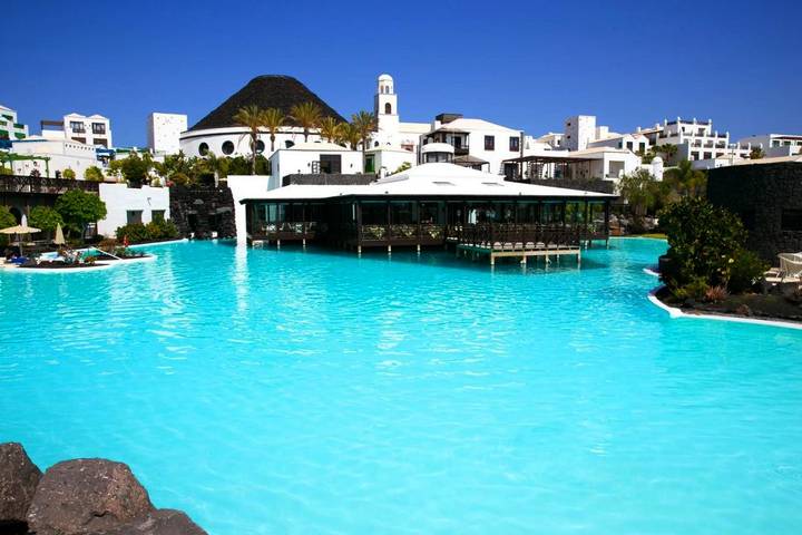 Resort for 3 people, with Balcony and Terrace as well as Hot tub and Garden in Lanzarote