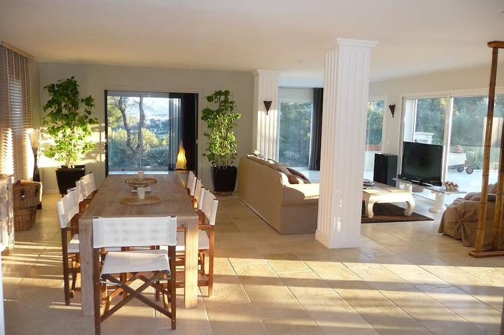 Wunderschöne, moderne Villa mit allem Komfort in Frieden und beheiztem Pool in Le Castellet, Mittelmeerküste (Frankreich)